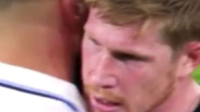 Benzema et De Bruyne &agrave; la fin de Real - City (capture Facebook @rmcsport)