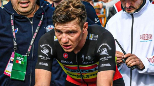 Ciclismo, Remco Evenepoel si &egrave; ritirato dal Giro d'Italia a causa del Covid.