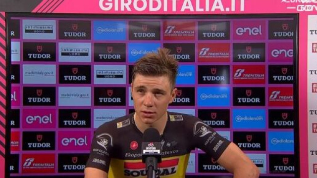 Ciclismo, Remco Evenepoel si &egrave; ritirato dal Giro d'Italia.