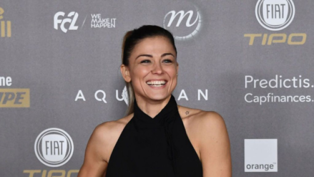 Laure Boulleau &agrave; la c&eacute;r&eacute;monie du Ballon d'Or (capture Twitter @lequipedusoir)