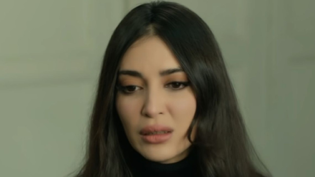 Terra amara, episodio 16 maggio: Mujgan rifiuta di farsi aiutare da uno psichiatra.