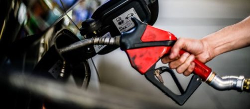 Gasolina reduzir&aacute; em R$ 0,40 por litro o seu pre&ccedil;o m&eacute;dio de venda para as distribuidoras (Marcello Casal Jr/Ag&ecirc;ncia Brasil)