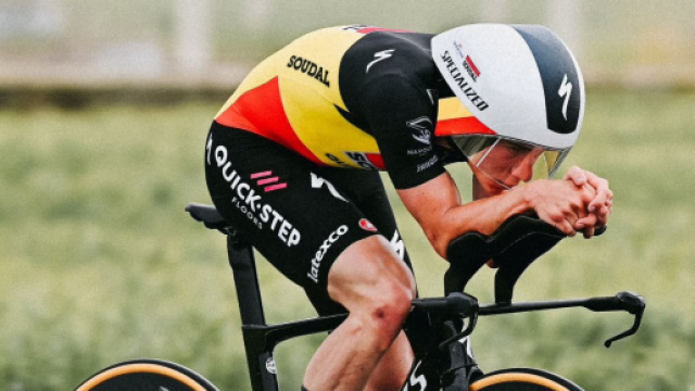 Ciclismo, Remco Evenepoel si &egrave; ritirato dal Giro d'Italia per il Covid