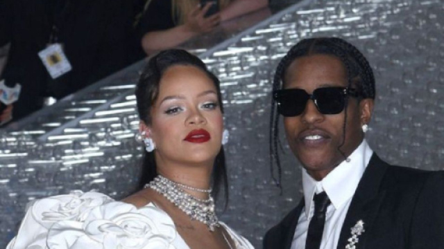 Rihanna et son compagnon Asap Rocky au Met Gala (Screenshoot Twitter @ELLEfrance)