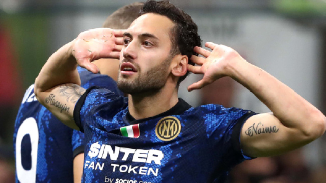 Inter: l'Atletico Madrid vorrebbe Calhanoglu: possibile offerta di 20 milioni pi&ugrave; Morata