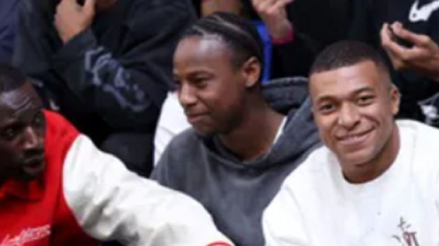 Kylian Mbapp&eacute; au Palais des Sports Marcel Cerdan (capture Twitter @LNBofficiel)