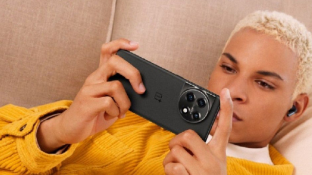 Le OnePlus V Fold devrait embarquer un triple appareil photo, dont un module principal de 50 m&eacute;gapixels (Screenshoot Twitter @Phandroid)