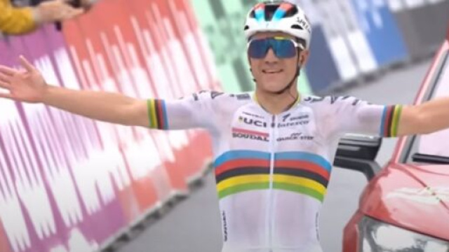 Giro d'Italia, la Soudal - Quick-Step di Remco Evenepoel presenta lo schieramento.