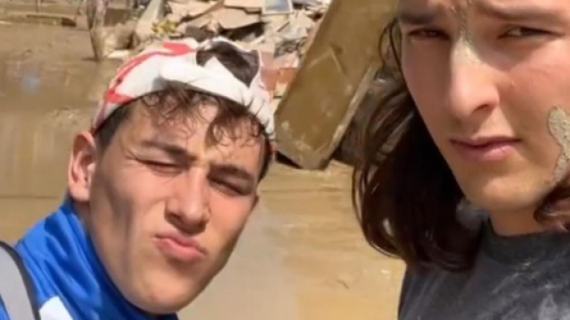 Amici 22, Cricca va a spalare il fango in Emilia Romagna.