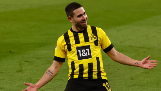 Raphael Guerreiro in scadenza a giugno: l'Inter starebbe monitorando il giocatore.