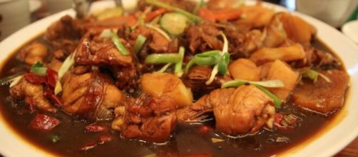 O quiabo libera uma baba caracter&iacute;stica que d&aacute; um sabor especial ao frango (Reprodu&ccedil;&atilde;o: Pxhere)