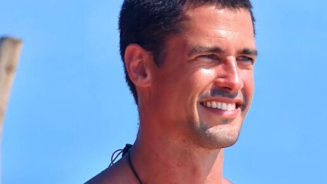 L'Isola dei Famosi, Christopher commette una gaffe su Helena e Nikita (Video).