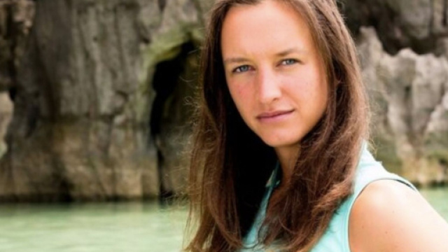 Koh Lanta : Helena a du mal &agrave; s'habituer &agrave; la r&eacute;sidence du jury final. Screenshots twitter @Kohlanta