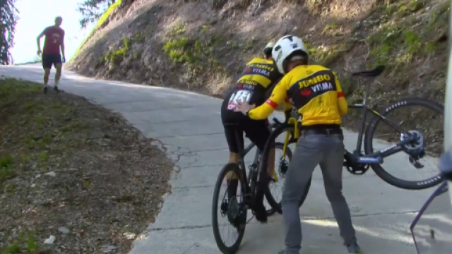 Giro d'Italia, Primoz Roglic vince la cronoscalata del Monte Lussari