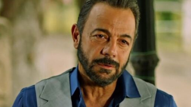 Terra amara, Fekeli fa restare in paese Mujgan e Behice.