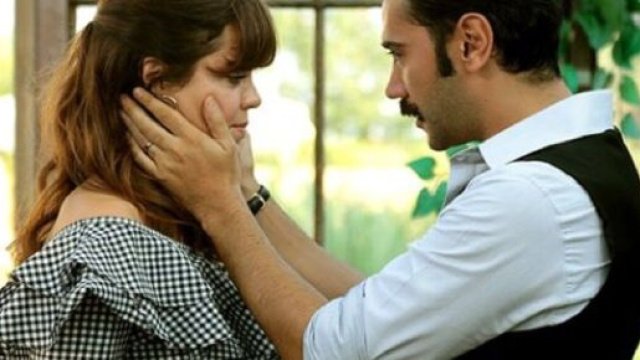 Terra amara, Zuleyha confessa a Demir di vedere di nascosto Yilmaz.