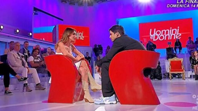 Uomini e donne, Alessandra provoca Luca