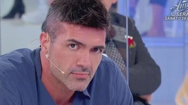 Uomini e donne, Carlo potrebbe debuttare sul trono.