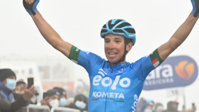 Ciclismo, Lorenzo Fortunato guida la Eolo Kometa al Giro d'Italia.