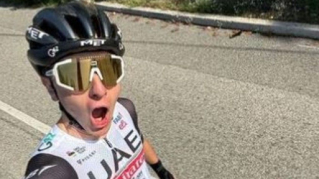 Ciclismo, Tadej Pogacar ha ripreso gli allenamenti dopo l'infortunio rimediato alla Liegi.