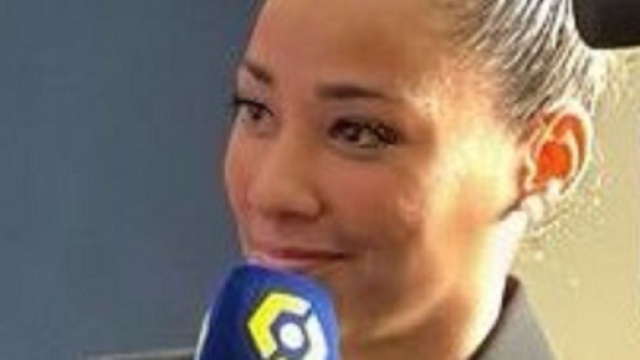 La journaliste Virginie Sainsily au micro de Prime Video (capture Twitter @vsainsily)