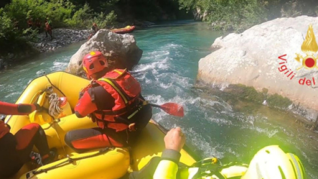 Tragica gita scolastica, studentessa muore facendo rafting in Calabria.