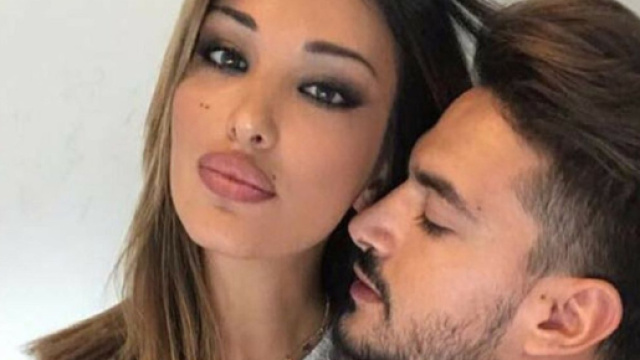 Laura Chiatti, Tartaglione ironizza con Perrotta: 'Amore vado a lavare il mio piatto'.