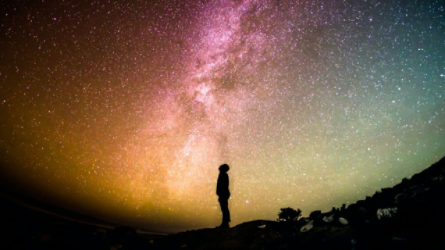 Previsioni zodiacali e classifica del 5 maggio: Sagittario brillante, Acquario stressato.