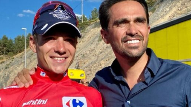 Remco Evenepoel, favorito del Giro d'Italia, e l'ex campione Alberto Contador.