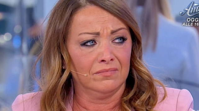 Uomini e donne, chi &eacute; Carla Belotti del Trono Over: ha 53 anni e ha messo gli occhi su Claudio.