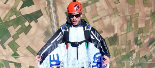 El madrile&ntilde;o acumulaba m&aacute;s de 1.000 experiencias en el salto base (Twitter/alexvillarfly)