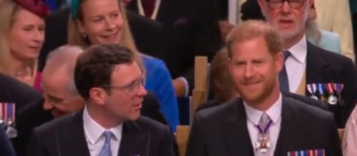 Harry se sent&oacute; junto al yerno de la princesa Ana (Twitter/itvnews)