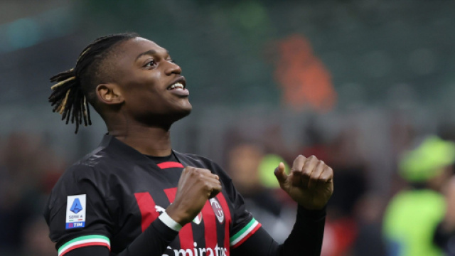 Infortunio muscolare per Rafael Leao: Milan in ansia per l'Euroderby.