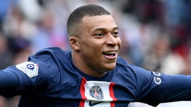 Kylian Mbapp&eacute; sous les couleurs du PSG (capture Twitter @Actu Foot)