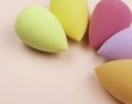 Beauty blender: utilizzare la spugna da trucco per zone difficili e ripulirla dopo l'uso