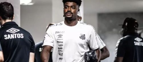 Zagueiro denunciado pelo MP-GO tem conversas com apostador divulgadas (Reprodu&ccedil;&atilde;o/Santos FC)