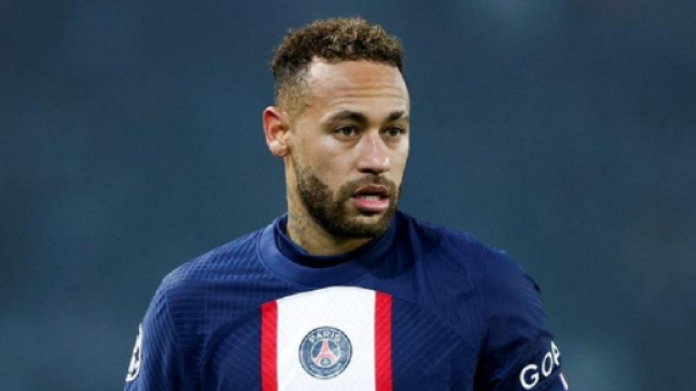 L'attaquant du PSG, Neymar Jr, pourrait partir dans les prochaines semaines (Screenshoot Twitter @AElwana)