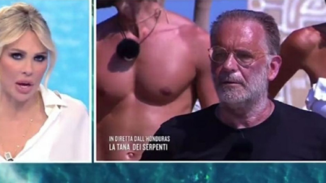 L'Isola dei Famosi, Blasi sbotta con Cecchi Paone: 'Ragiona, hai firmato un contratto'.