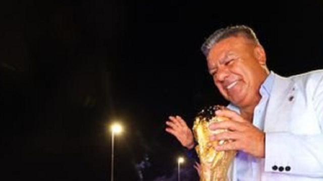 Claudio Tapia avec la Coupe du monde (capture Twitter @tapiachiqui)