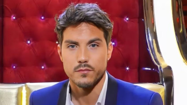 Grande Fratello Vip, Daniele sulla sua squalifica: 'Tematiche scottanti, devo stare zitto'.