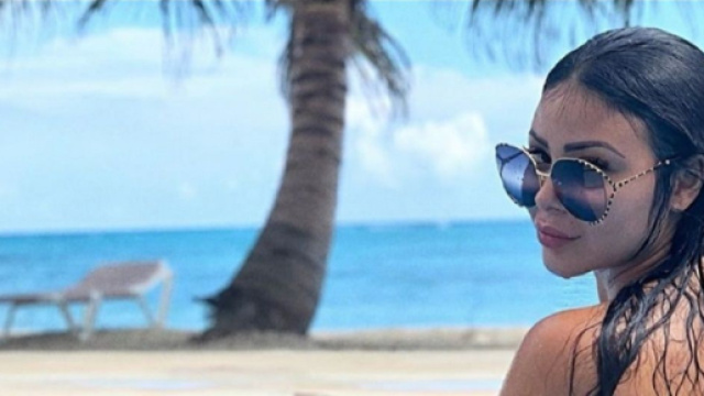 Maeva Ghennam en bikini (Screenshoot Twitter @NextPlz_fr)