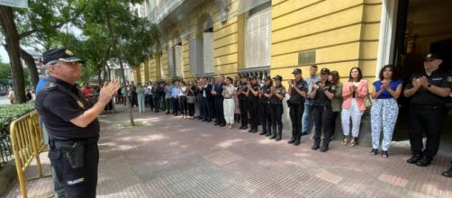 Un minuto de silencio en honor al polic&iacute;a fallecido en And&uacute;jar durante una intervenci&oacute;n policial (@policia)
