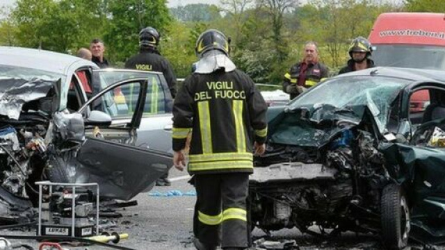 Calabria, incidente stradale: muore 18enne. (foto di repertorio)