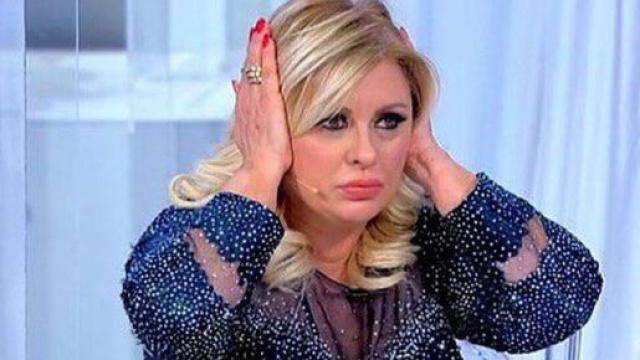 Uomini e donne, Maria rivoluziona il programma: trono classico a rischio, Tina super-star.
