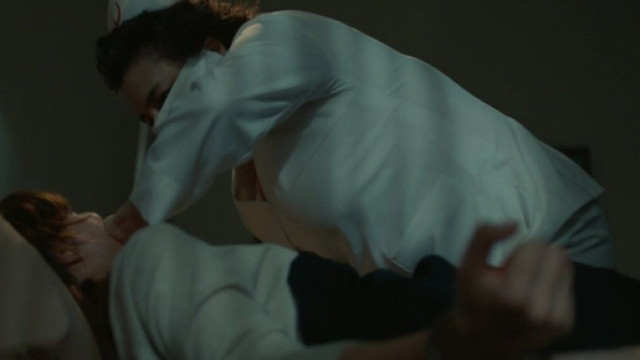 Terra amara, trame al 23/06: Zuleyha rischia di essere uccisa da Behice in ospedale.