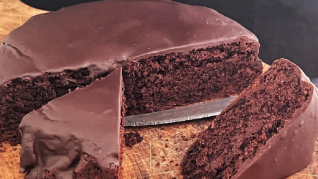 Torta al cioccolato, un dolce ideale da servire al termine di una cena
