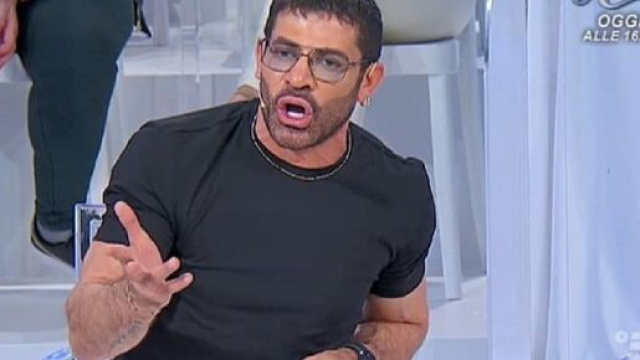 Uomini e donne, Gianni rompe il silenzio.
