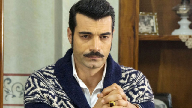 Demir nella soap opera turca Terra amara.