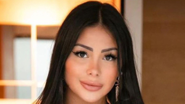 Maeva Ghennam se f&acirc;che pour une sauce barbecue oubli&eacute;e (photos : Marva Ghennam, Instagram :@maevaghennam)