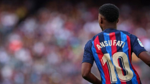 Ansu Fati aurait &eacute;t&eacute; propos&eacute; aux Wolves, mais souhaite toujours rester au Bar&ccedil;a (Screenshoot Twitter @the_berneese_)